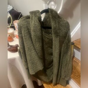 NEW WITH TAGS Olive Green Women's Fleece Jacket